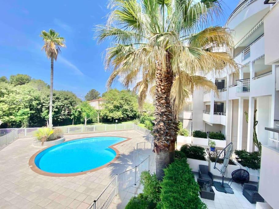 Aquarine Piscine Acces Plage Apartment Saint-Raphaël Екстериор снимка